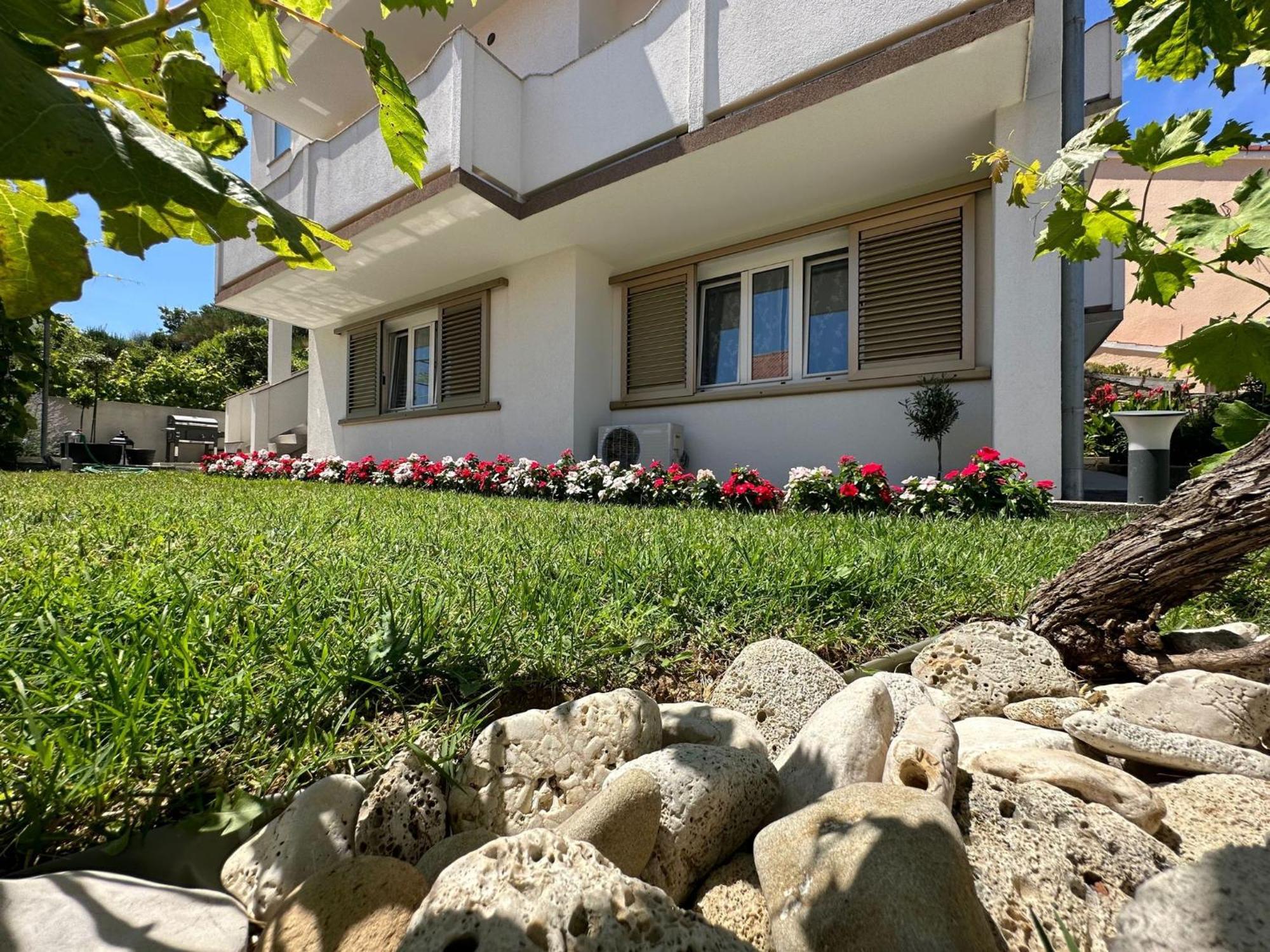 Apartments Vinse Near Rab Center Rab Town Exterior photo