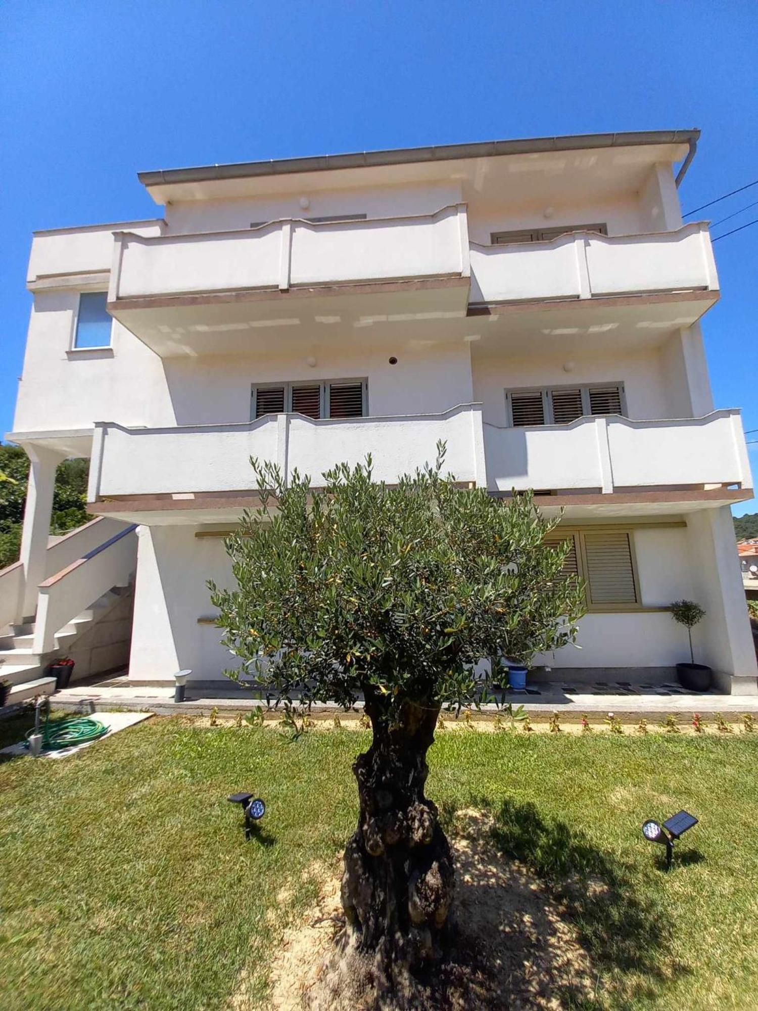 Apartments Vinse Near Rab Center Rab Town Exterior photo